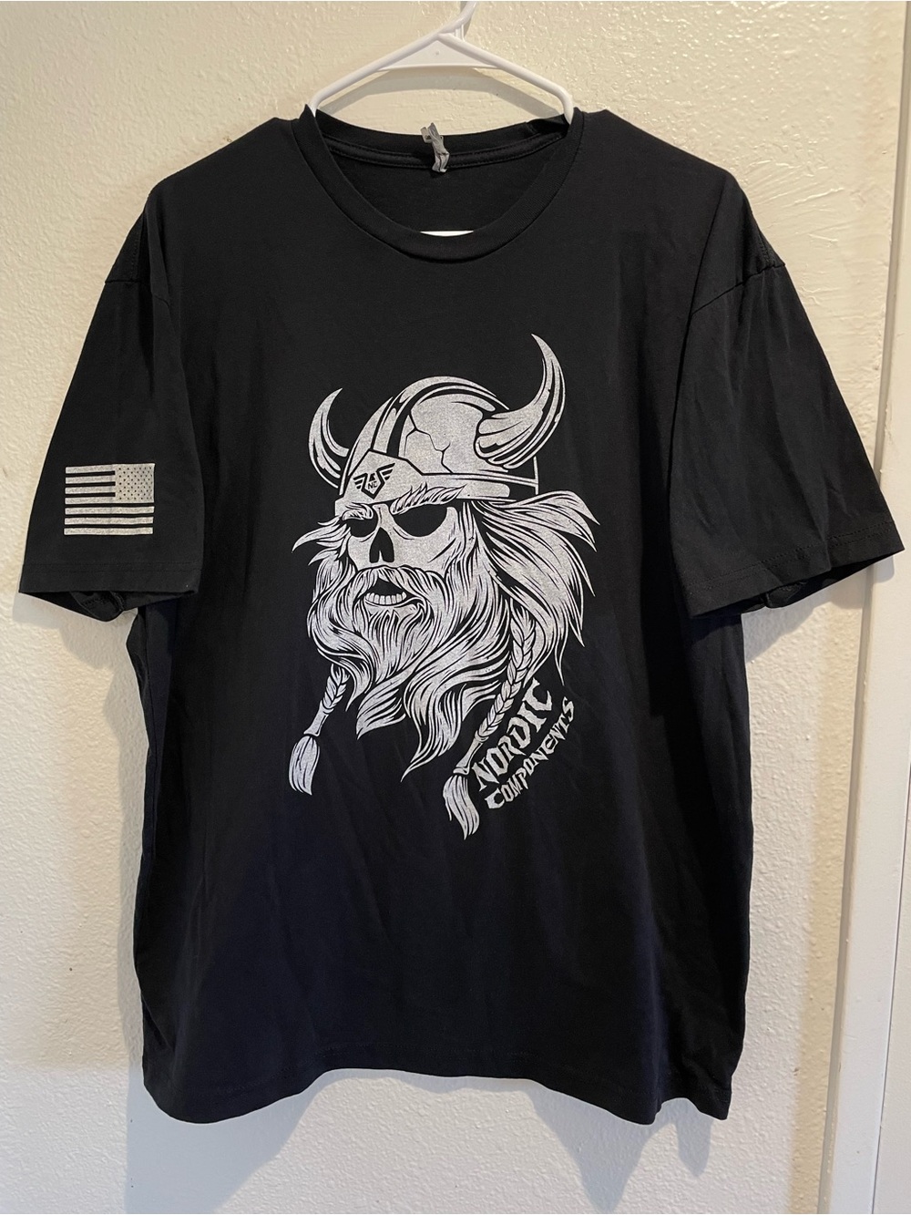 Nordic Components Viking Skull T Shirt Black US Flag Sleeve Mens Size XL
